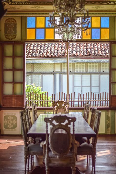 Shutters in Tagalog.